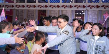 搶攻螺絲之都!賴瑞隆成立大岡山後援會 喊出敬老卡加碼、傳產接單不斷