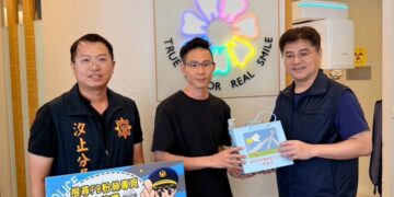看診也能防詐!汐止分局警「識詐候診室」 牙醫診所加碼擔任防詐資訊傳遞站