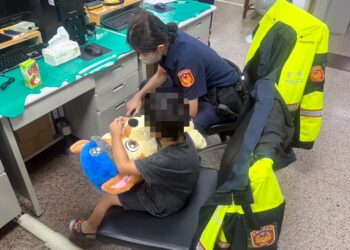 基一分局暖警助迷童返家 耐心安撫助平安團圓