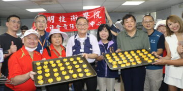 眾能創新協會攜手黎明技術學院師生 手作蛋黃酥分送泰山弱勢家庭