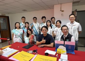 民眾黨黃國昌率隊參加彰化縣聯合登記   目標希望在彰化打出「全壘打」
