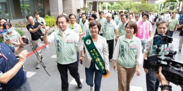 團結勝選 陳素月登記參選 展現「母雞帶小雞」勝選氣勢