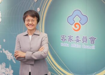 AI翻譯流行語也難不倒！客委會打造客語AI平台  年輕人體驗驚呼：太扯了