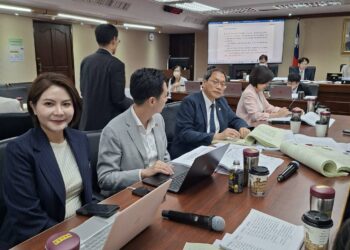 強颱薔琵壓境 東琉線「琉興號」擱淺 安泰醫療團隊支援小琉球成員一度受困 幸全體乘員四十人平安脫險 蘇清泉國會伸援 協助受損船支緊急進高雄港搶修