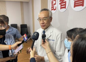 七旬長者重見光明！高雄榮總用「透視導航」做角膜內皮移植，移植片100%成功貼合