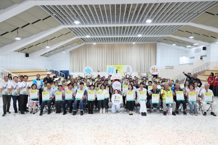 0_黃敏惠市長開箱 「不只樂齡，我們很勇壯」新書出版！ 揭開全國首座「樂齡勇壯城」幸福密碼 (2).JPG