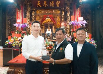 白沙屯媽祖贊境滿週年 鄭朝方率公所團隊赴拱天宮以「一城風柔」還願