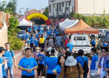 「追風金門 自在奔跑」休閒遊盛大登場  320名陸客走讀古寧頭  感受戰地風情與聚落之美