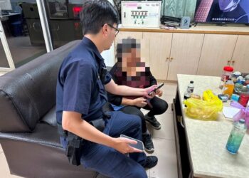 老婦騎車迷航 東港警溫馨助返家