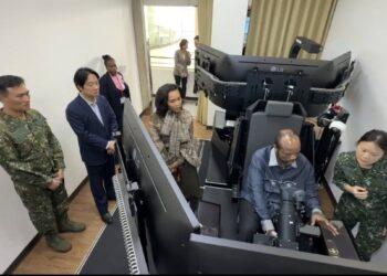 從直升機展示到技術傳承 賴清德陪同史瓦帝尼國王走進陸軍航空飛訓指揮部