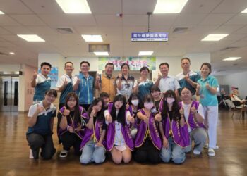 阿公阿嬤也當反毒種子教師　嘉藥學子走進高雄榮家共學