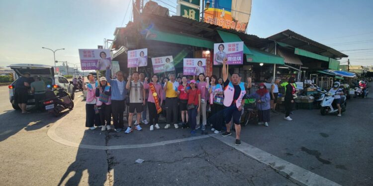 周佳琪一早走訪和生市場　關心在地農產與市場需求 蒜頭、好彩頭、鳳梨旺旺來添喜氣