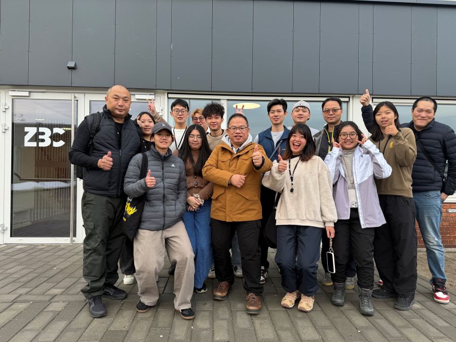 小鮮肉公司負責人鄭茂祥,今年初與國立屏東科技大學永續智慧養豬中心、國立屏東科技大學、中國畜牧學會及國立中興大學動物科系師生,一起到丹麥ZBC 肉品學校實習交流。(圖/中興大學柳育澤教授提供)