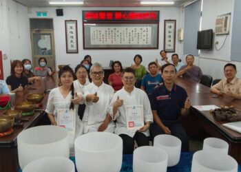 頌缽悠揚傳遞療癒能量 翁紀青理事長率協會走進地政關懷同仁身心健康