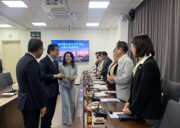 黃偉哲訪江南區議會 力促延續雙方友好交流
