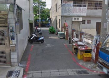 居民陳情十多年，孔廟旁鐵皮越蓋越大　薛兆基：市府到底處理了什麼？