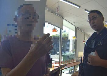 店員機警報警 前鎮警攔阻4.4萬詐騙
