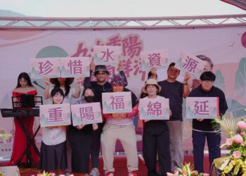枋山鄉長羅金良助36對佳偶圓婚紗夢！ 重陽囍氣洋洋　阿公阿嬤走紅毯感動拭淚