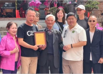 影音/高峰大飯店浴火重生國慶開幕 百歲創辦人與縣長、立委剪綵揭牌