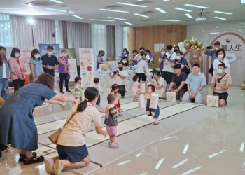美麗人生產後護理之家迎11周年 寶寶運動會萌翻全場、捐物資助弱勢兒少