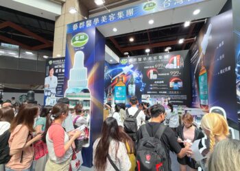 AI也懂秋季保濕!藝群醫美集團進軍台北世貿美容展 AI教你保養品怎麼擦