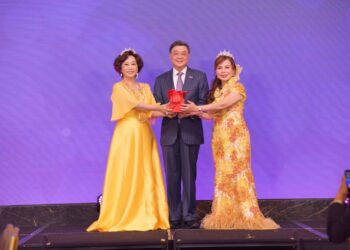 卓榮泰院長親臨世華晚宴 見證林淑敏、陳玲華總會長交接百會力量接棒 世華第14屆正式啟航