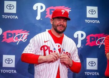 影/《MLB季後賽》Schwarber、Harper背靠背開轟扳平拯救費城人 Bohm延長賽炸裂致勝轟
