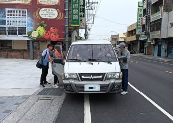 8人座塞進12名學童  彰化監理站揪出超載及駕駛資格不符